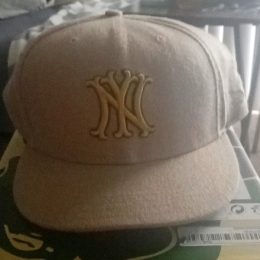 SUPREME HATS